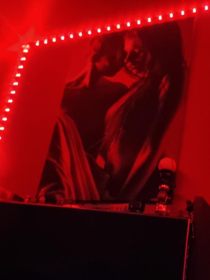 אונאי-סו-בואה Love Room Sexy Love Cosy Lib Proche Centre Gare A Pied מראה חיצוני תמונה