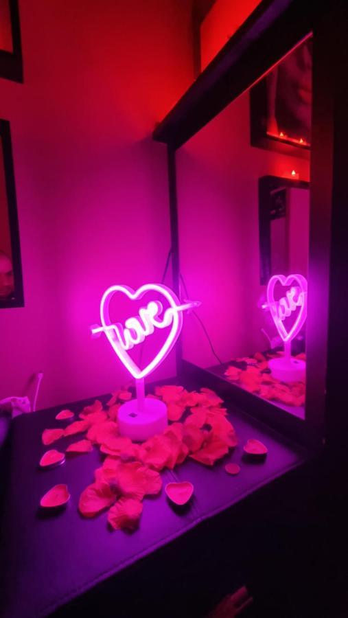 אונאי-סו-בואה Love Room Sexy Love Cosy Lib Proche Centre Gare A Pied מראה חיצוני תמונה